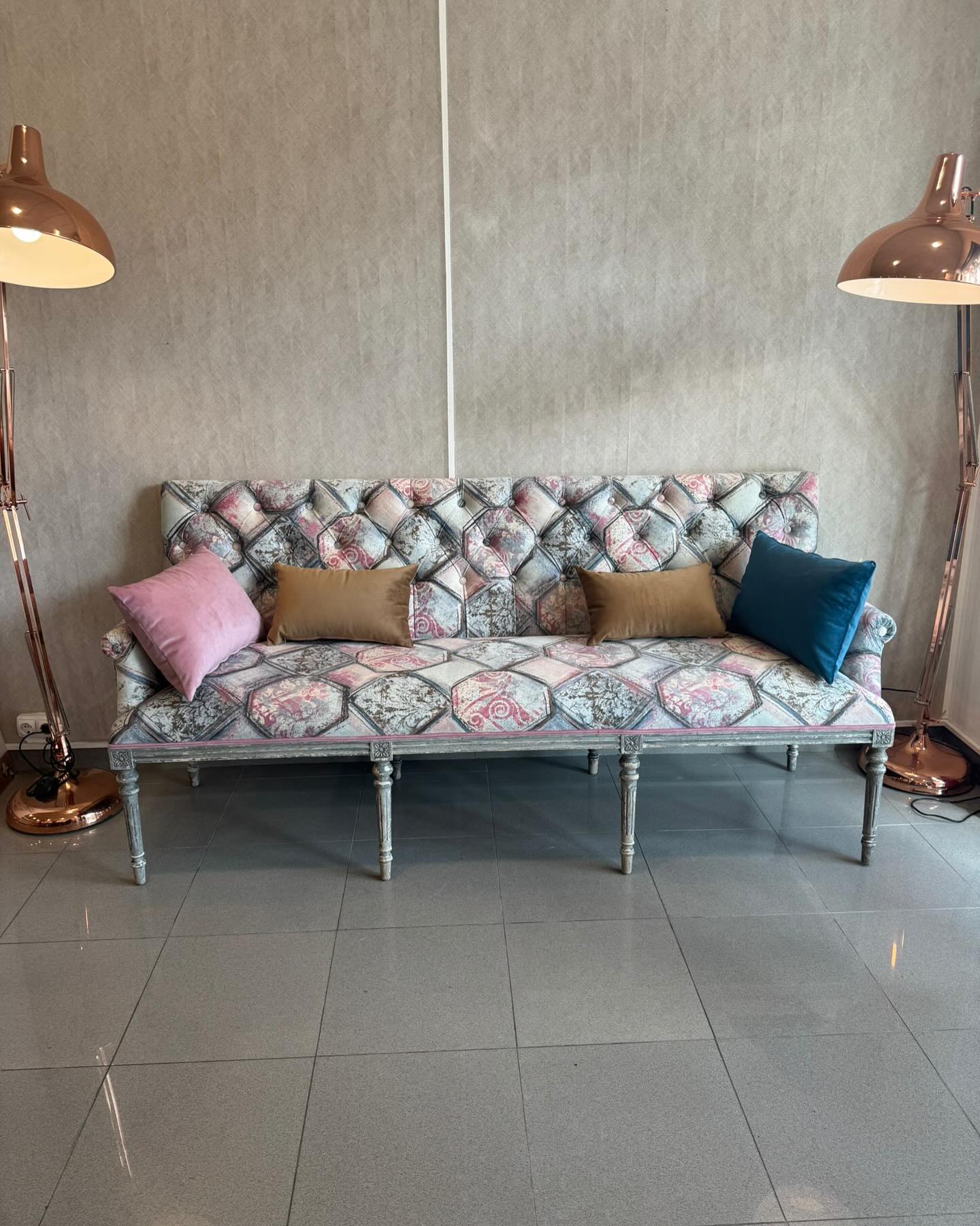 Upholstery service in Fuengirola for sofa restoration, high-quality durable fabric